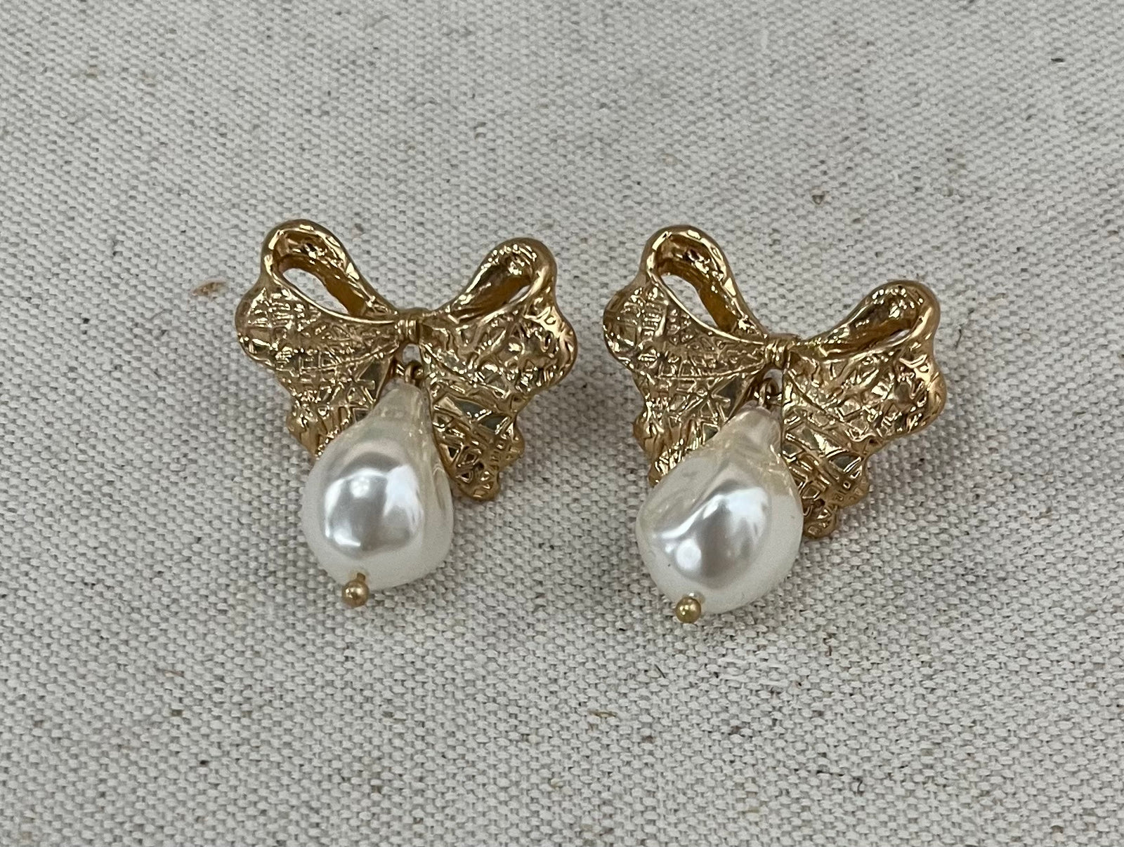 Cecilia Bow Pearl Earrings